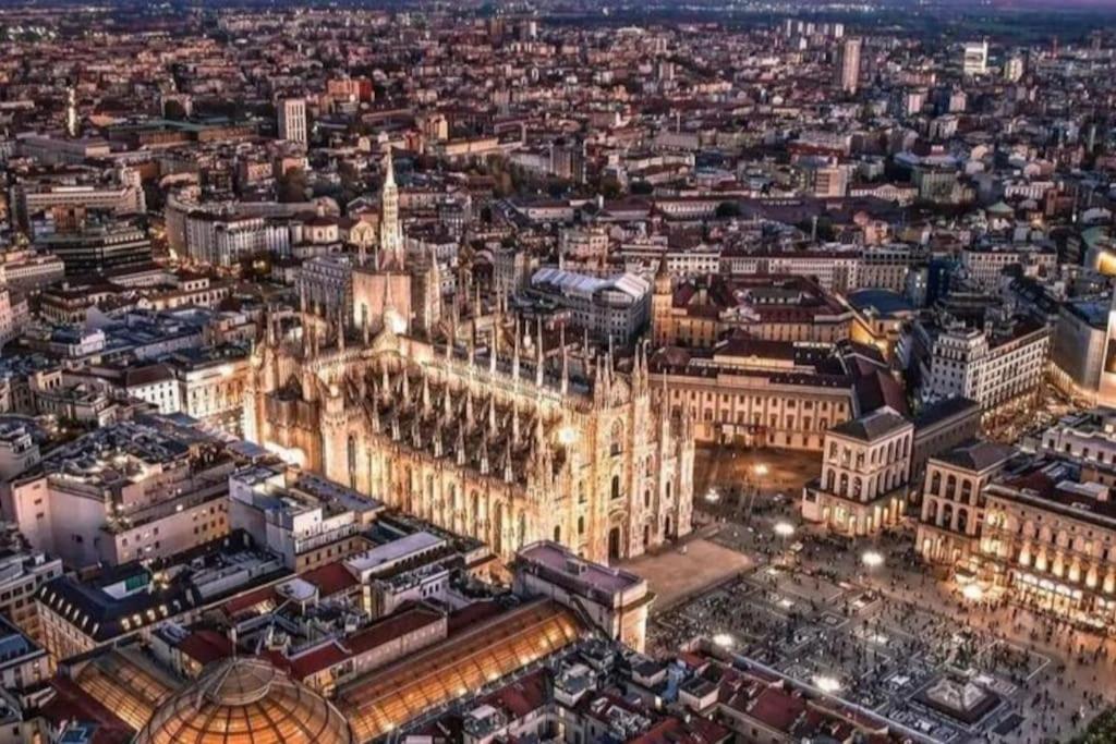 Ad Un Passo Dal Duomo Elegante Appartamento Wifi 밀라노 외부 사진
